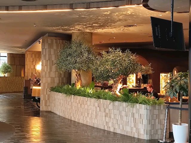 Transit in Style – My Airport Stay at Crowne Plaza Changi Singapore