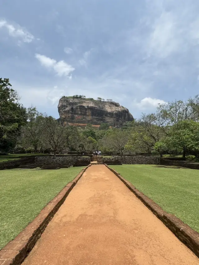 How to spend 6 days in Sri Lanka, country of Peacock