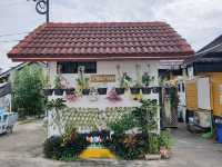 สถานีรถไฟบ้านแหลมนั่งสามล้อชมเมืองท่าฉลอม