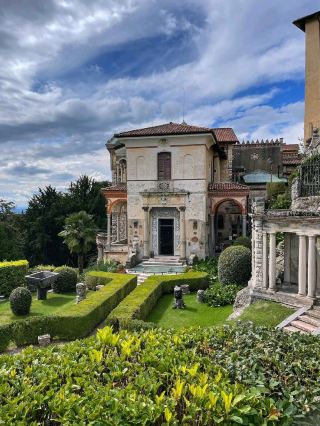 평화로운 길과 사크로 몬테 디 바레세 정상에서의 전망