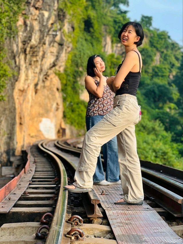 🚉 ถ่ายรูปคิวท์ ๆ กับทางรถไฟสายมรณะ สถานีถ้ำกระแซ