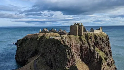 Cliffs & Legends: มนต์สะกดแห่งปราสาท Dunnottar — traveler post in Stonehaven