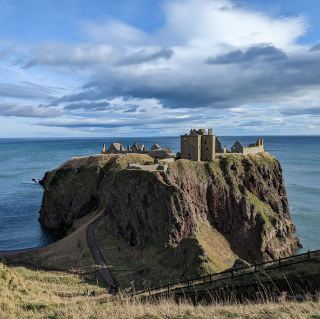 던노타 성의 매력: 전설과 절벽의 이야기