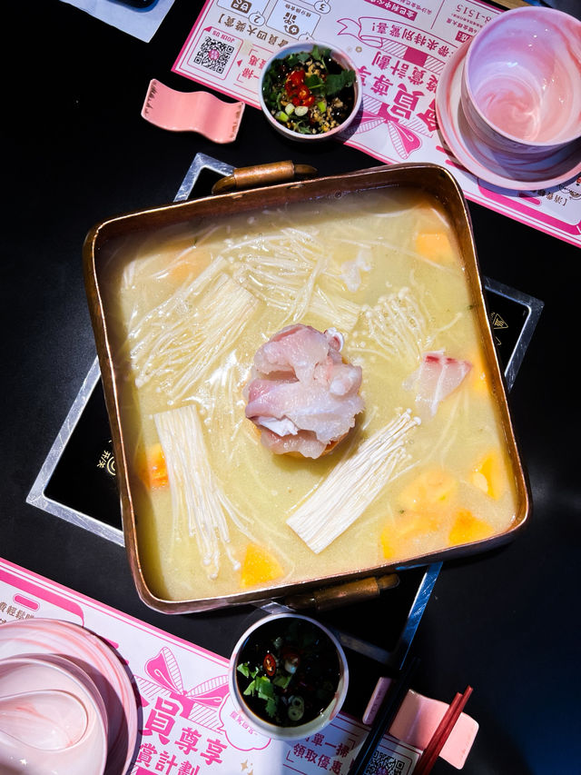 ʚ♡ 宮廷風火鍋店 • 香香宮煮 ♡ɞ