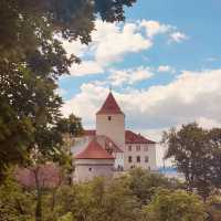 Royal Solitude: A Solo Explorer's Guide to Prague Castle 🏰