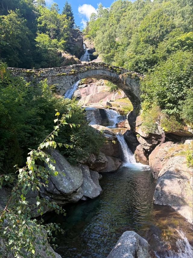Experiencing the Natural Wonder of Cascata di Fondo
