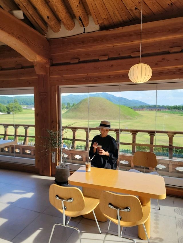 초록 왕릉뷰가 멋진 경주 황리단길 한옥카페💚