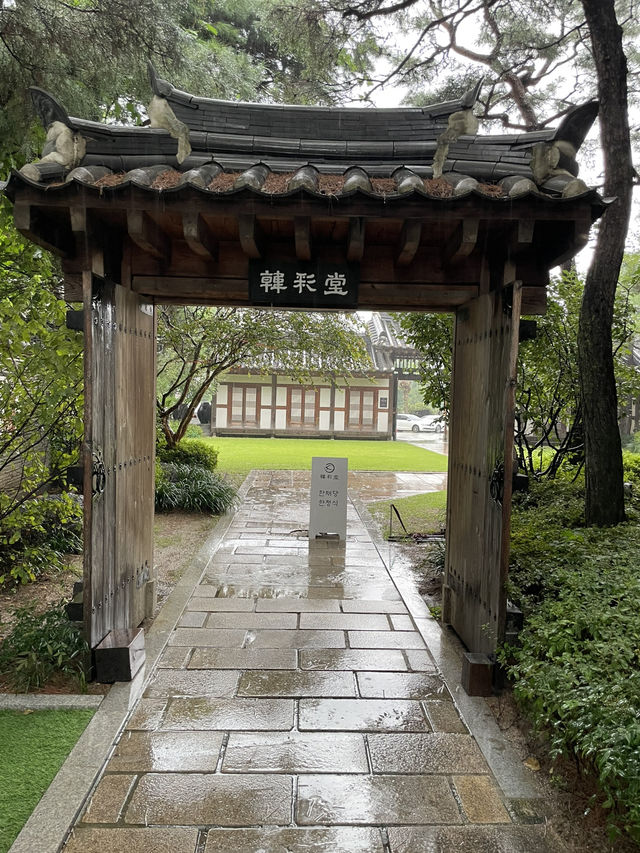 한옥의 멋과 비 오는 날의 낭만을 동시에 느끼고 싶다면 ❓☔️