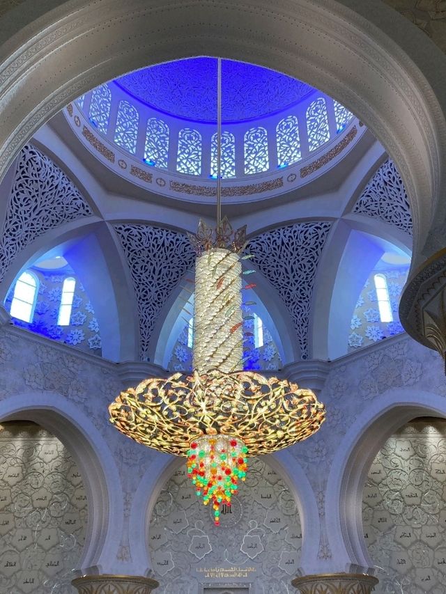 📍 Sheikh Zayed Grand Mosque in Abu Dhabi