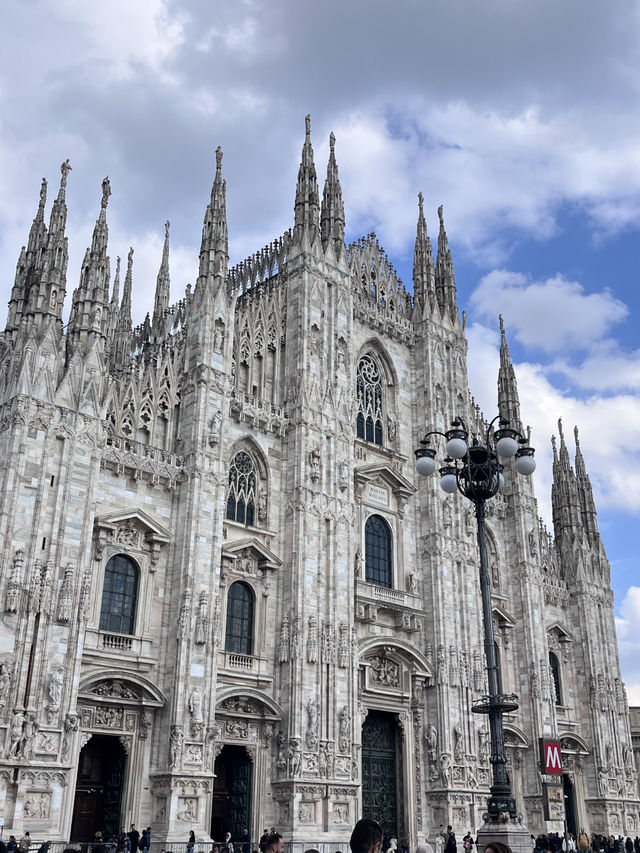 ⛪✨ The Majesty of Milan’s Duomo 🌸🌆  