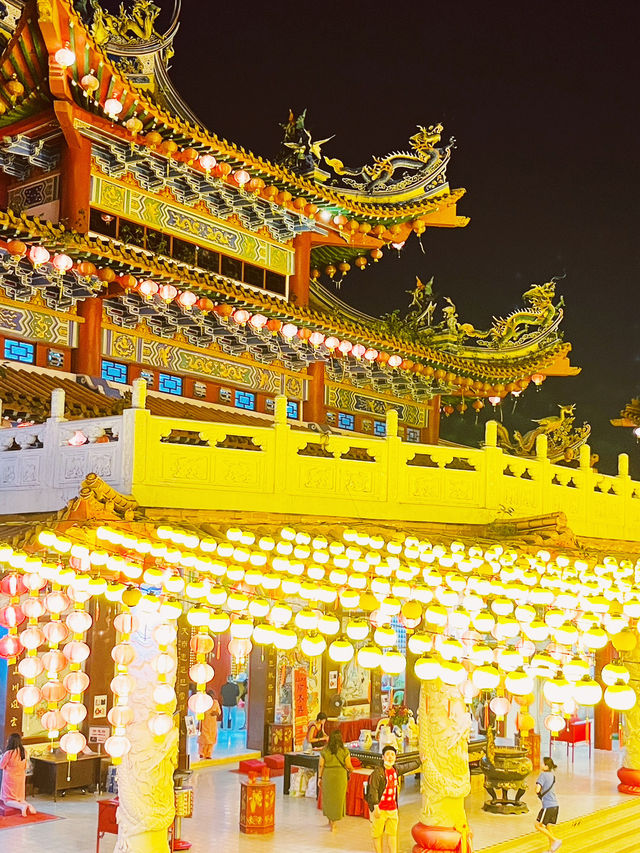 🙏 Thean Hou Temple: Where Chinese Roofs Kiss Kuala Lumpur's Sky! 🌆