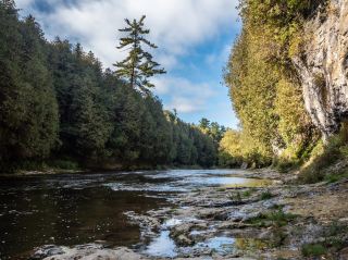 ทิวทัศน์ธรรมชาติและสีสันฤดูใบไม้ร่วงของเอลโลรา
