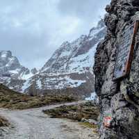 Karlsbader Hütte: Exploring Tyrol’s Mountain Majesty