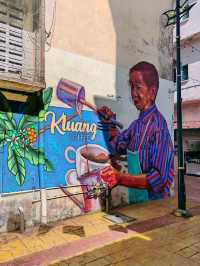 📸 🎨☕☘️🍕🥃🍅🫑🍰 Exploring Kluang’s Vibrant Street Art and Hidden Cafes!