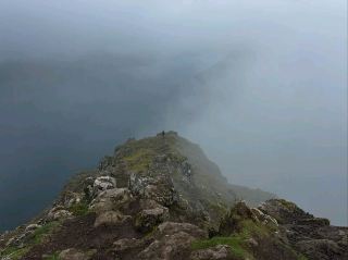 寧靜與壯麗景致的山巔