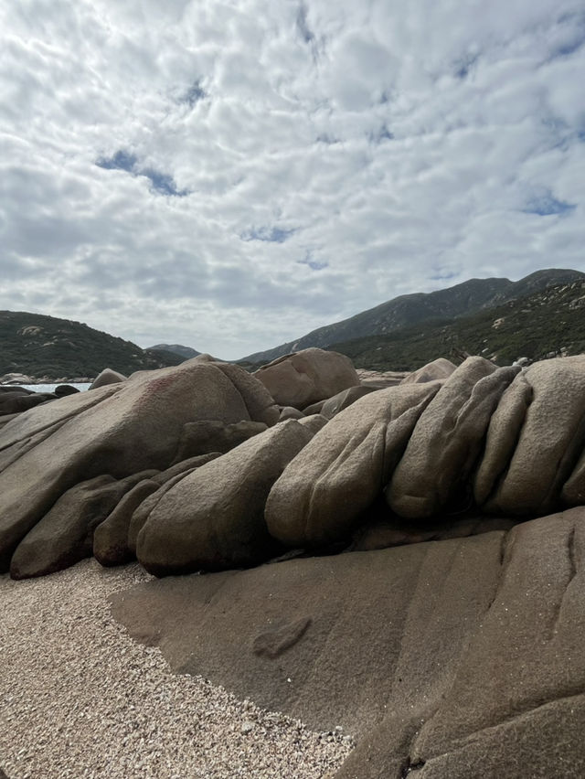 香港隱世海灘🌊模達灣 x 石排灣打卡攻略！絕美薑花田＋手指岩石✨