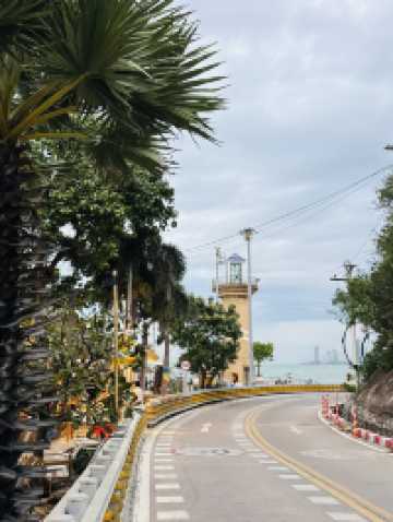 Lighthouse Bay พัทยา จุดเช็คอินชิลริมทะเลแบบคูลๆ