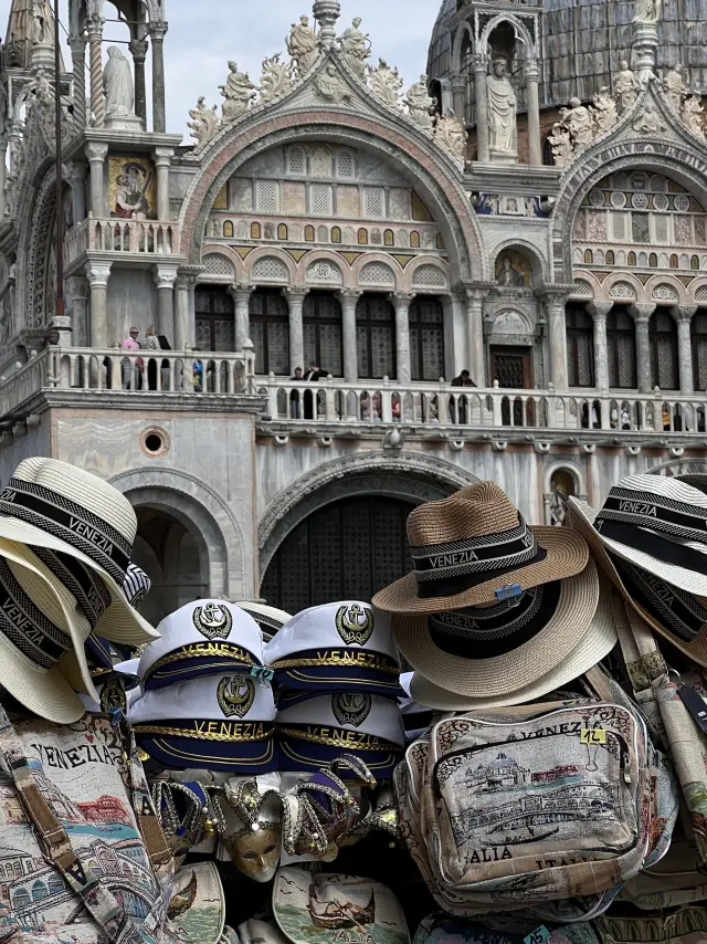 🕊️🏛 Life Around Piazza San Marco, Venice