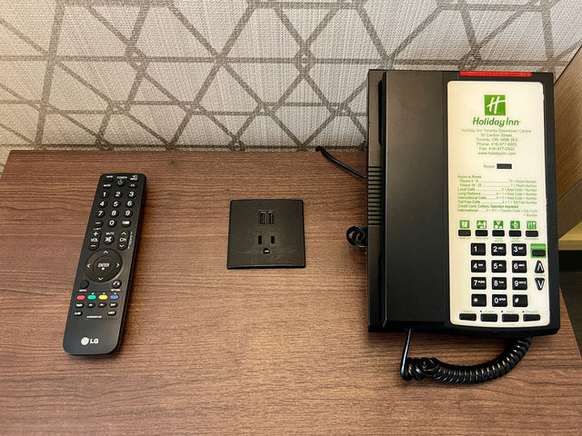 🏨Urban Comfort: Holiday Inn Downtown Toronto