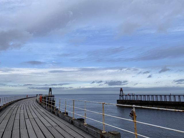 🏰 Whitby Harbour East Lighthouse 🌊