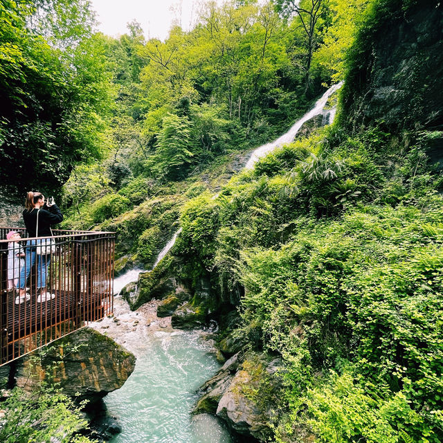 Hidden waterfall in Lake Como!