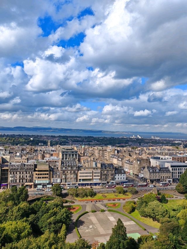 Magnificient Edinburgh Castle 🏴󠁧󠁢󠁳󠁣󠁴󠁿
