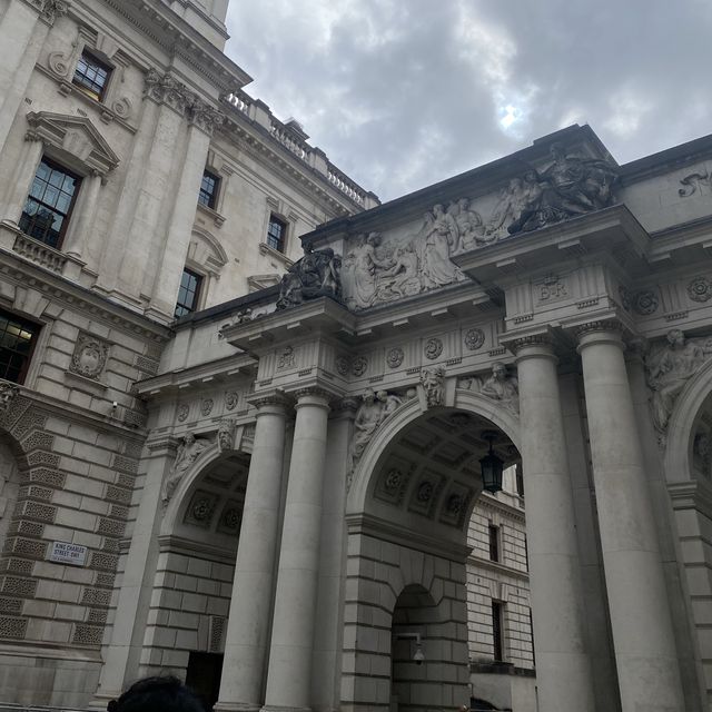 A Cyclist’s Experience to London’s Lesser-Known Architecture