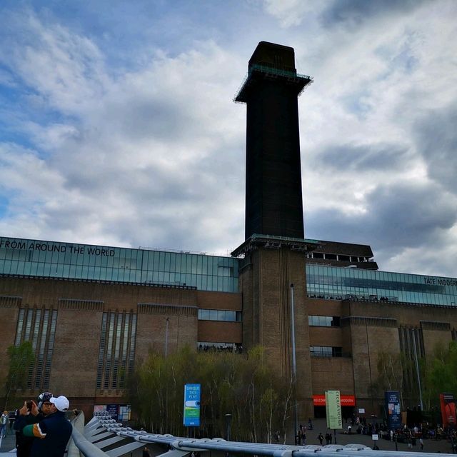 Tate Modern Tales: A London Art Adventure