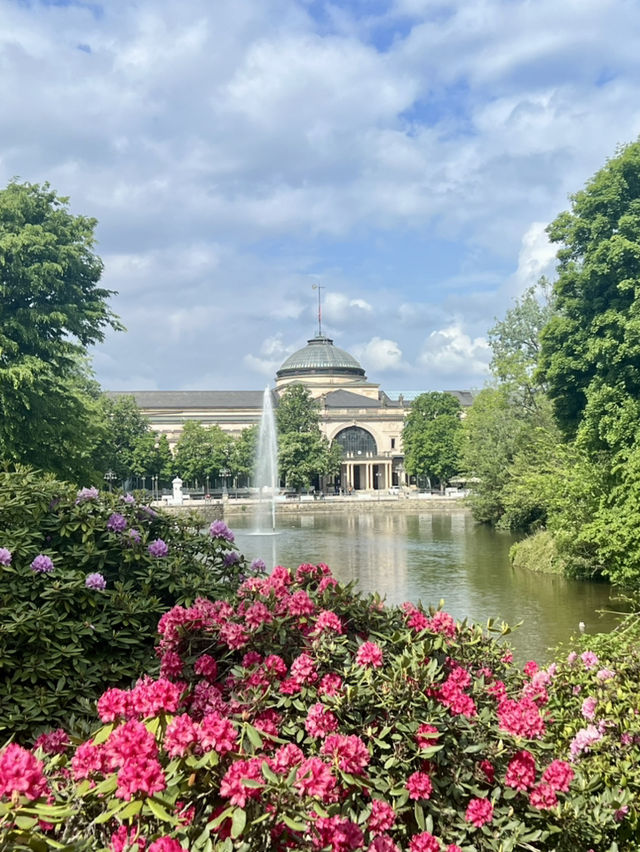 Wiesbaden - beautiful buildings, thermal springs and remarkable cultural 