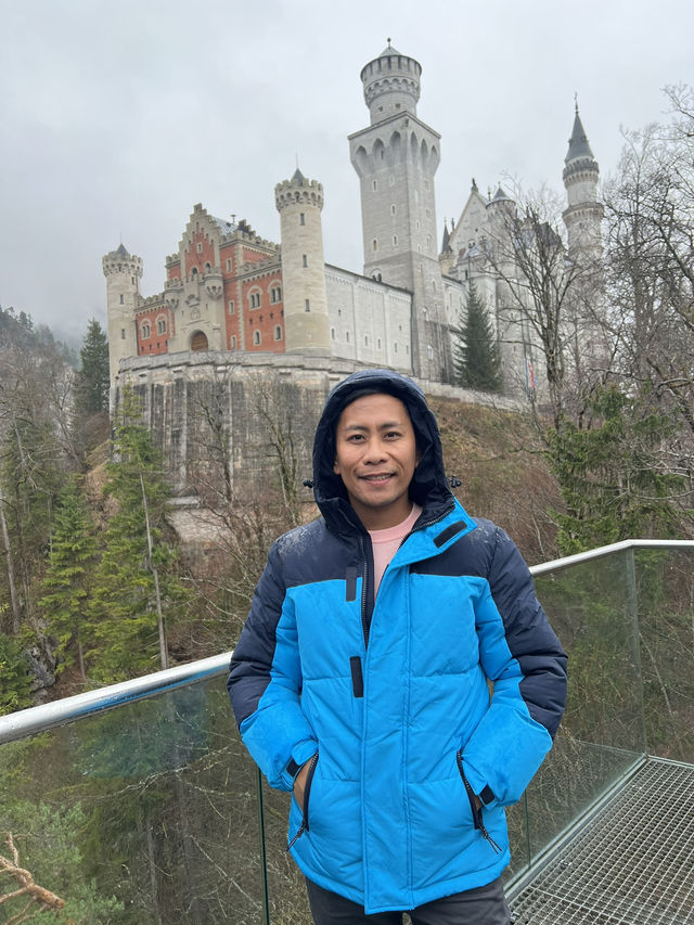 Straight out of a fairytale — welcome to Schloss Neuschwanstein 🏰✨