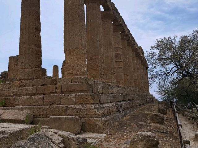 Agrigento’s Rich History: Tips & Tricks to Explore 🏛️🌄