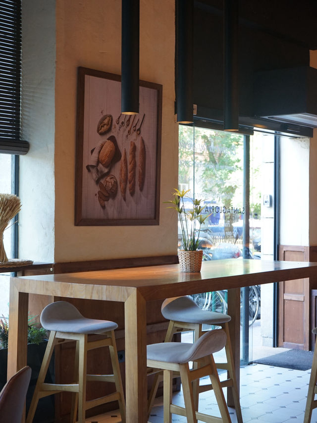 Madrid | Enjoy the morning time in the brilliant pastry shop 