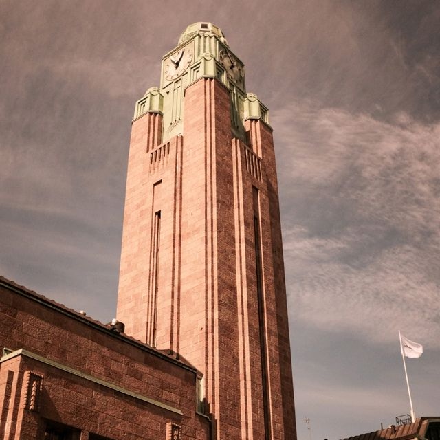 Helsinki Central Station – A Masterpiece in Stone 🚉🇫🇮