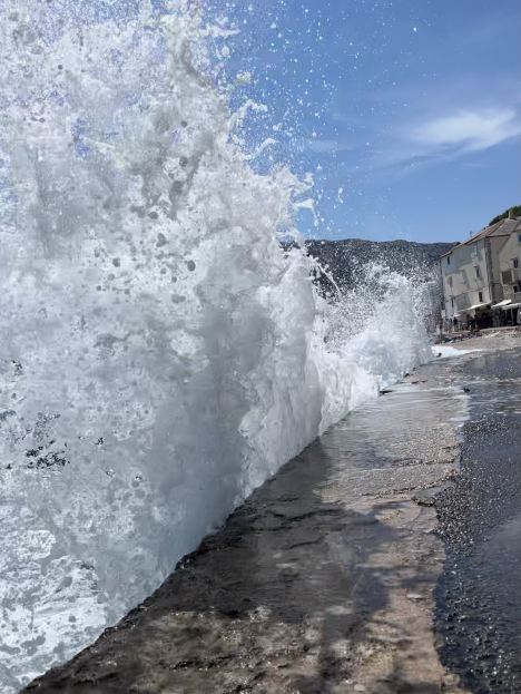 I love Croatia !
Clean sea, nice people, Exelent weather !