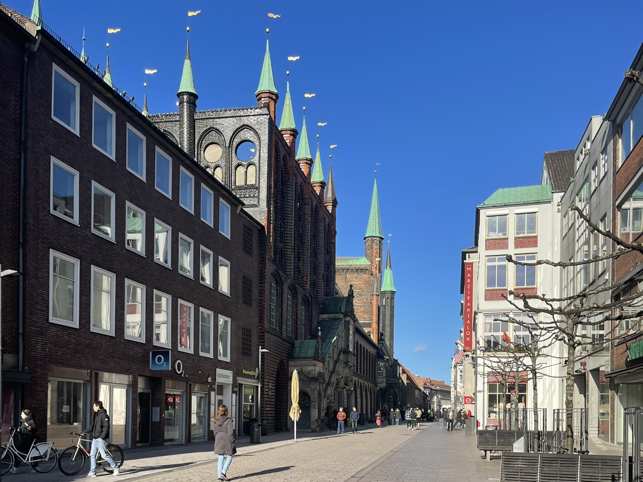 Любекская ратуша (Lübecker Rathaus) находится в центре Старого города Любека на севере Германии, это важнейшая истор.