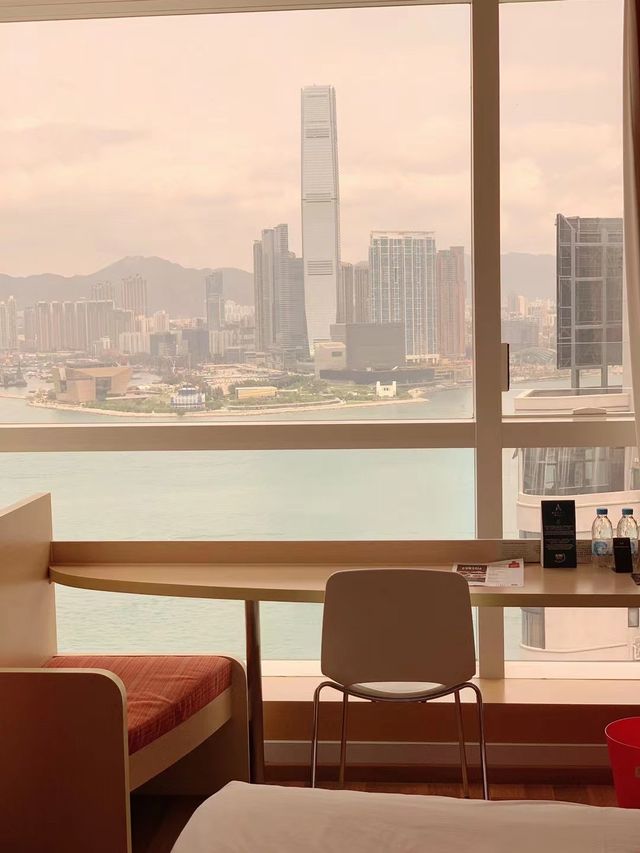 Hong Kong's most cost-effective sea view rooms, ibis Hong Kong Central and Sheung Wan Hotel.