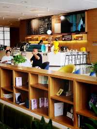 西影大廈有一個以電影之名點亮一城書香的影屋