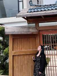這是一個被青山環繞的隱奢民宿  住在這裡~ 就彷彿置身於一片離塵避世的水墨意境中 山野田園的自然美景