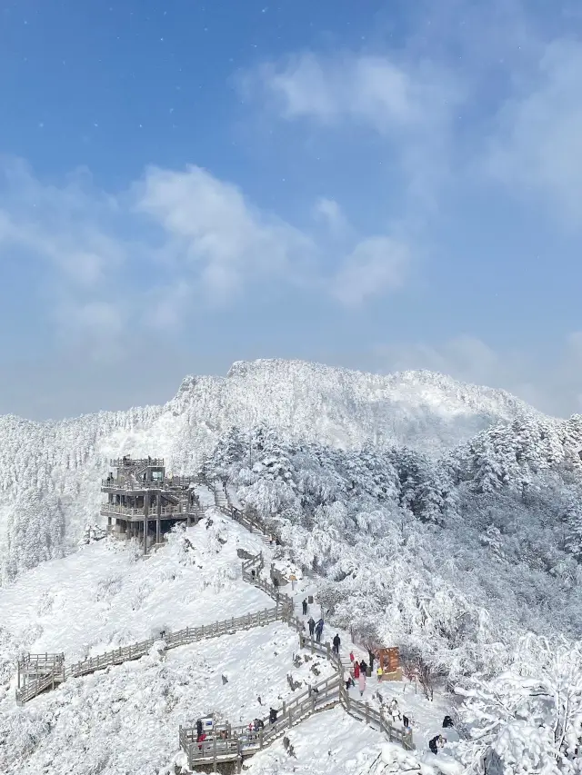 西岭雪山がついに雪が降りました！！雪の季節が予定通りにやってきました！