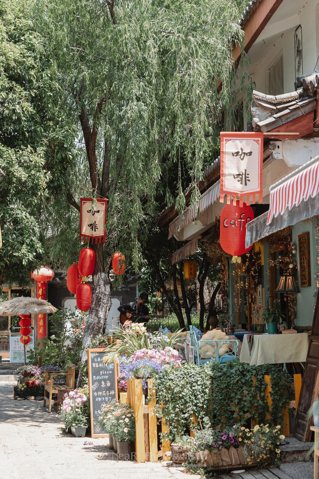 This millennia-old marketplace❣️ is surprisingly the most serene haven in Lijiang.