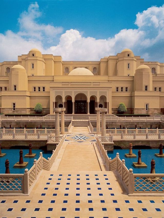 🌟 Agra's Luxe Sleeps: Oberoi Amarvilas Unveiled 🕌✨