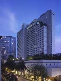 🌟 Makati Marvels: Luxe Stays & City Plays! 🏨✨