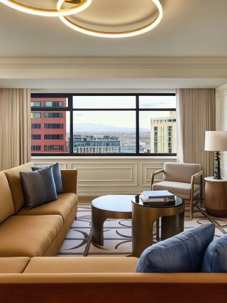 🏔️✨ Denver Dreams: Luxe Sleeps at The Ritz-Carlton! 🌟