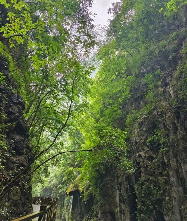 貴陽周邊避暑聖地！南江大峽谷漂流攻略大公開