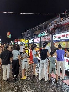 洛陽十字街夜市，人間煙火治癒各種焦慮不開心