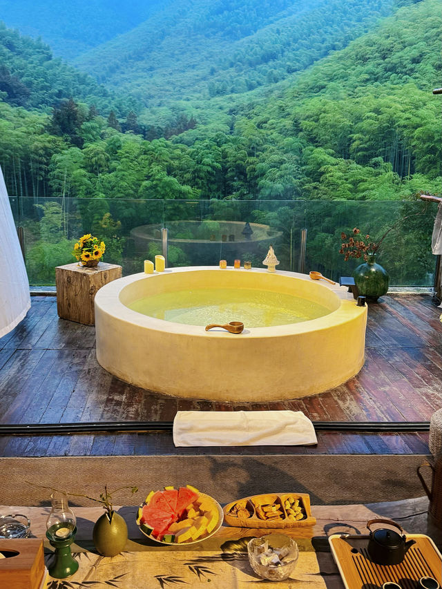 莫干山賓臨城山頂竹林私湯溫泉民宿。