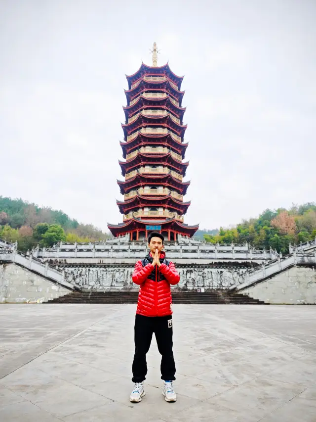 Explore Xinchang Dafo Temple