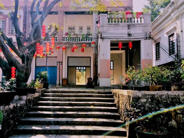 Nanhai CCTV Movie Studio: Try Different Roles!