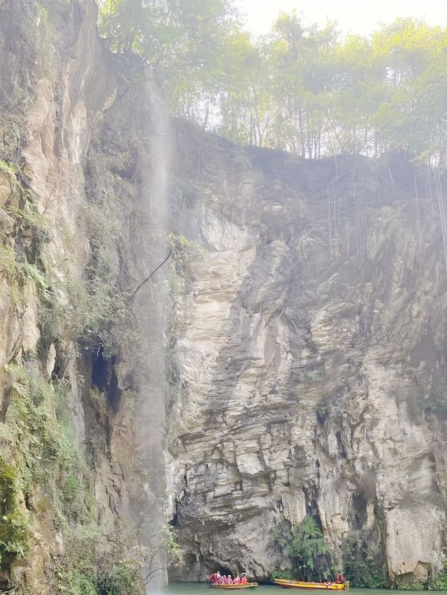 女大學生親測：貴州天河溶洞，地球的絕美「地下傷疤」！