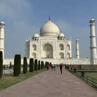 🏰  The Taj Mahal: A Timeless Wonder 🌅    